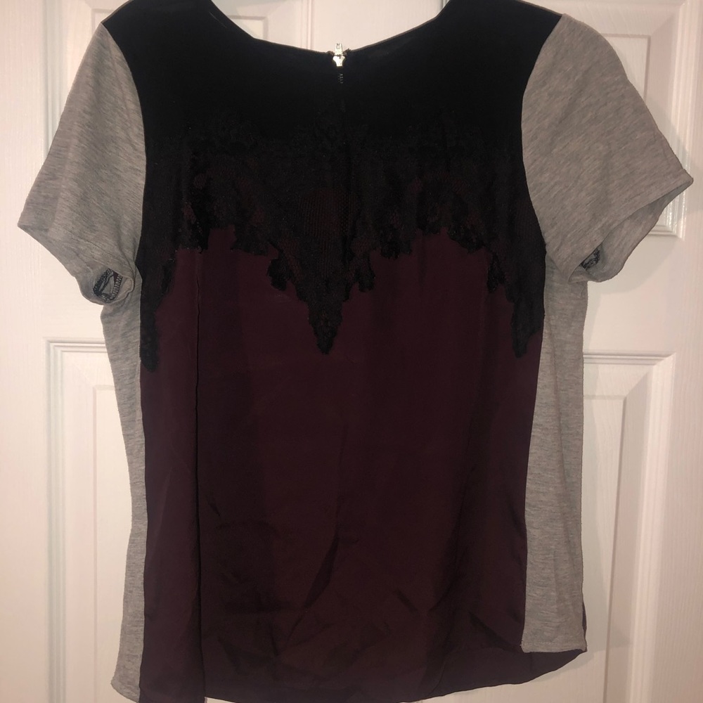 T-Shirt W/ lace detail